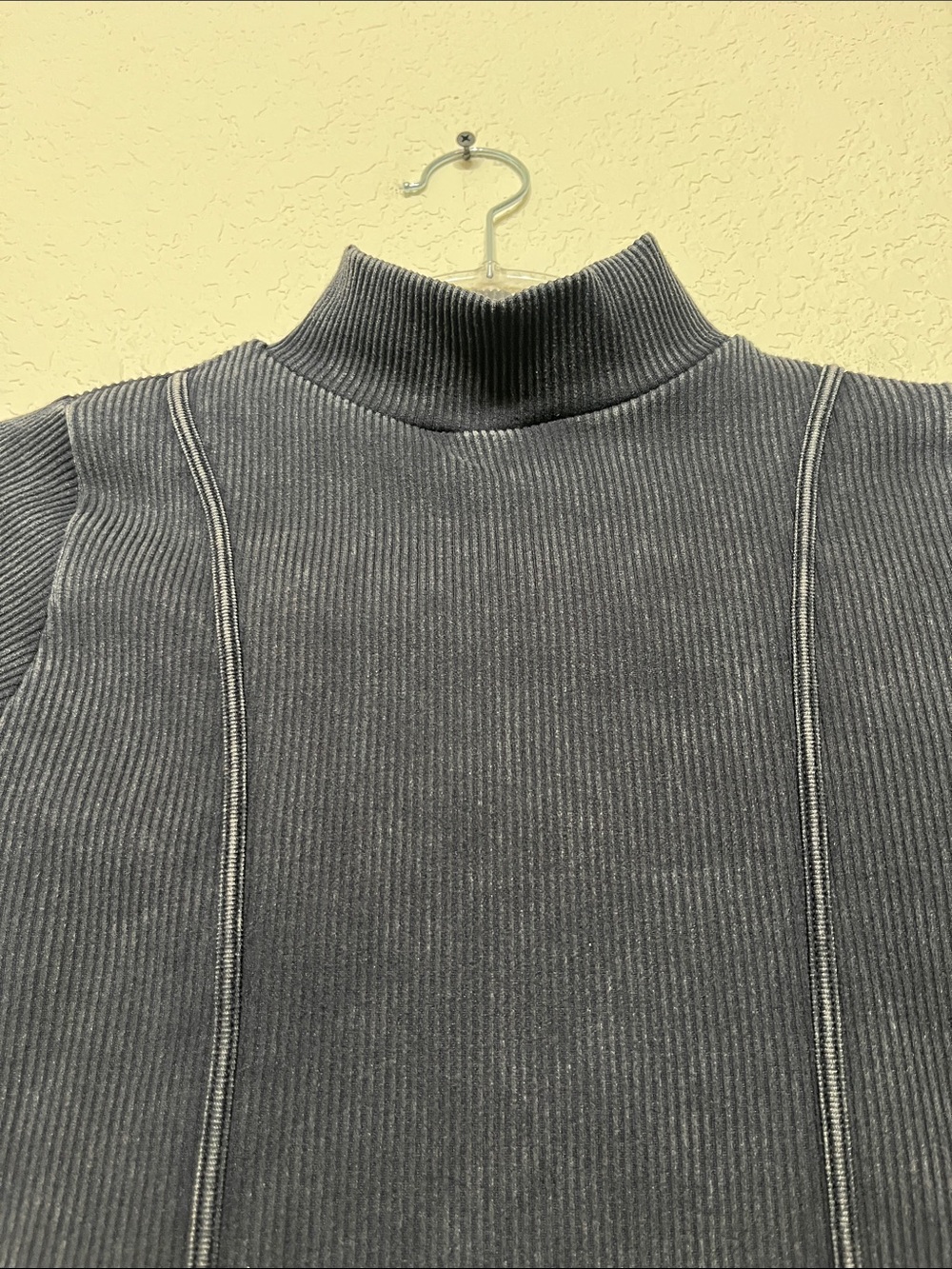 Women’s Medium Mock Neck Ribbed Long-Sleeve Top - Black - Picture 3 of 8